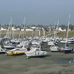 Normandy Couple Getaway With Garden 公寓