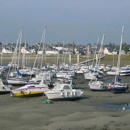 Normandy Couple Getaway With Garden Daire